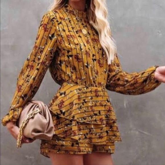 Vici Pants - Worn once! Excellent condition! //Vici Floral Romper\\